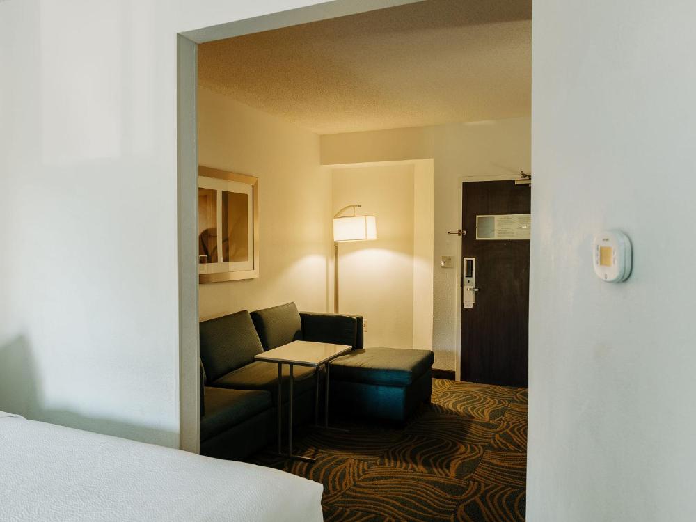 Queen Suite with Two Queen Beds interior